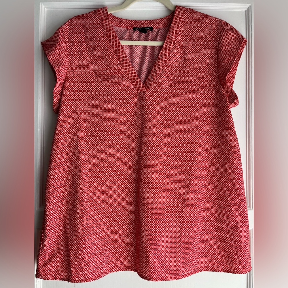 Hilary Radley V-Neck Blouse Red
White Short Sleeve